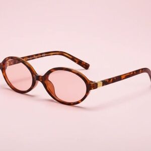 Oval Retro Glasses with Tortoise Shell Frame and Pink Lenses